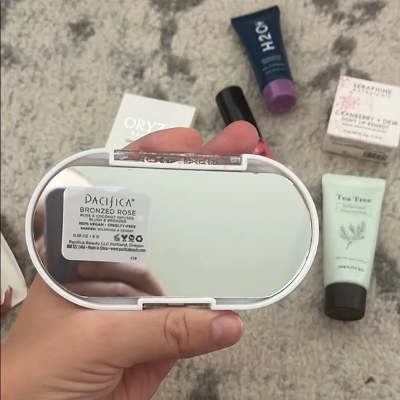 Makeup bundle - Picture 7 of 7